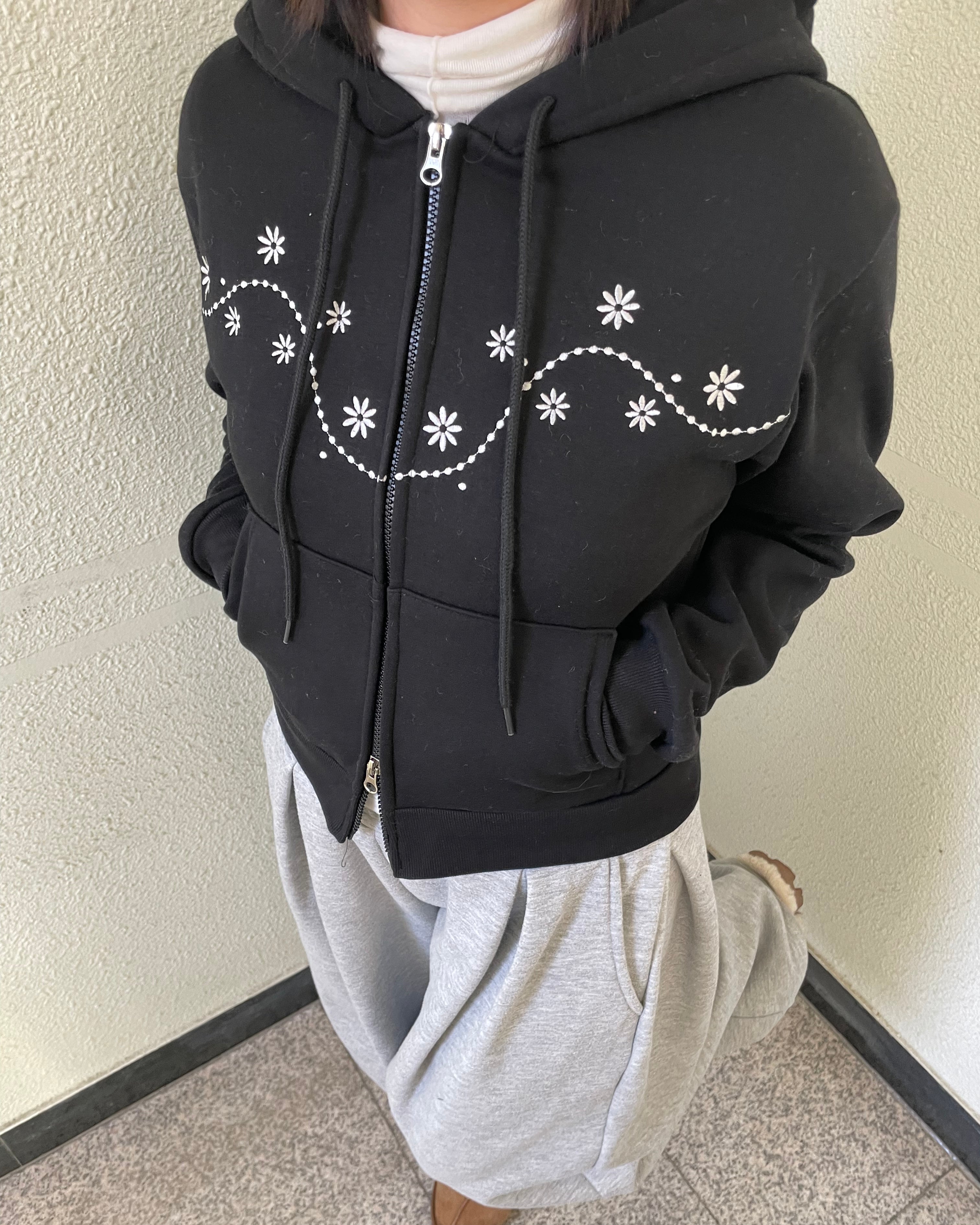 レディース 刺繍フラワー フードジップアップ