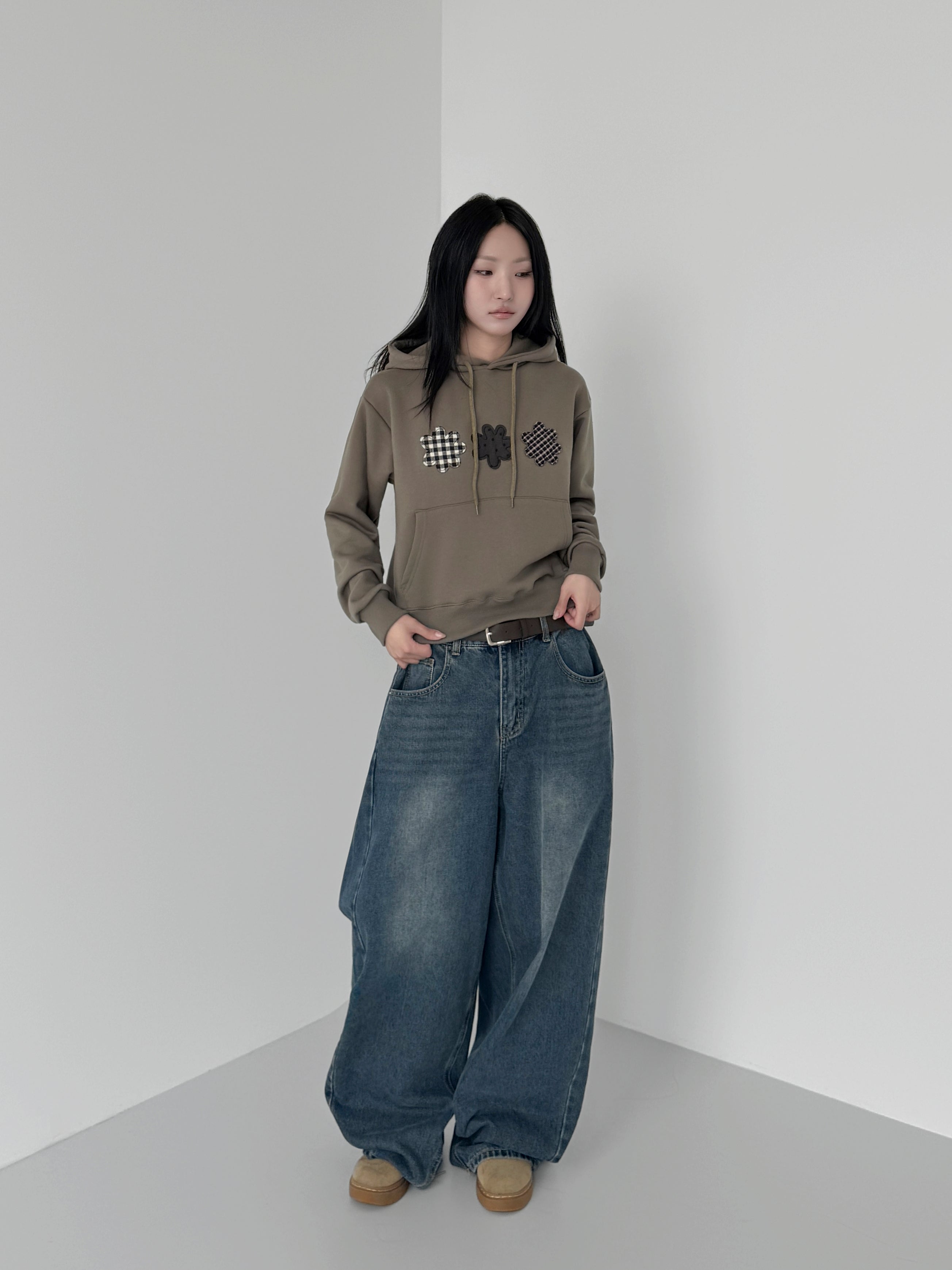 レディース スリーフラワー クロップフーディ