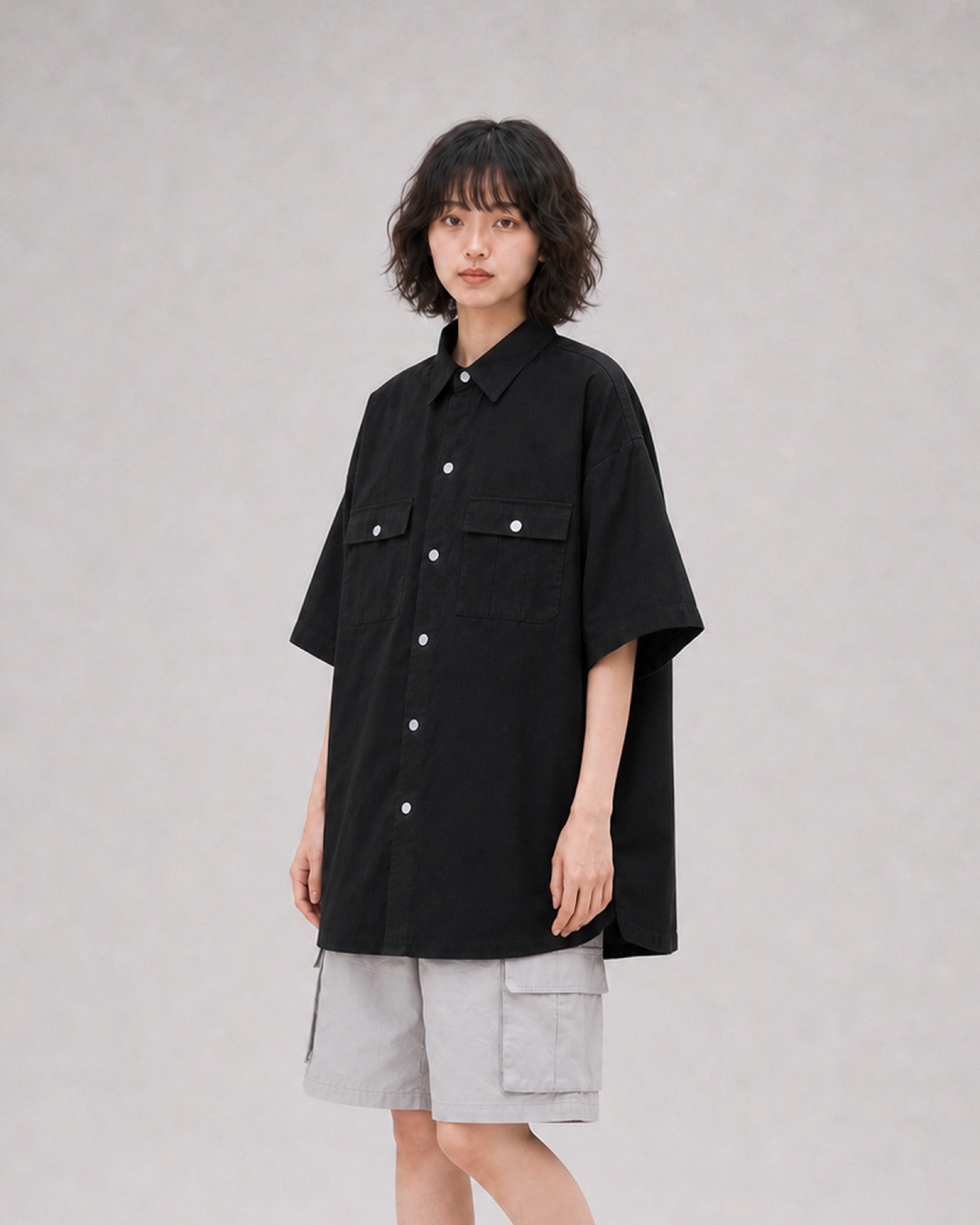 OU-RES モデル着用 | S1004 | ブラック | 左斜め | トップ構図
