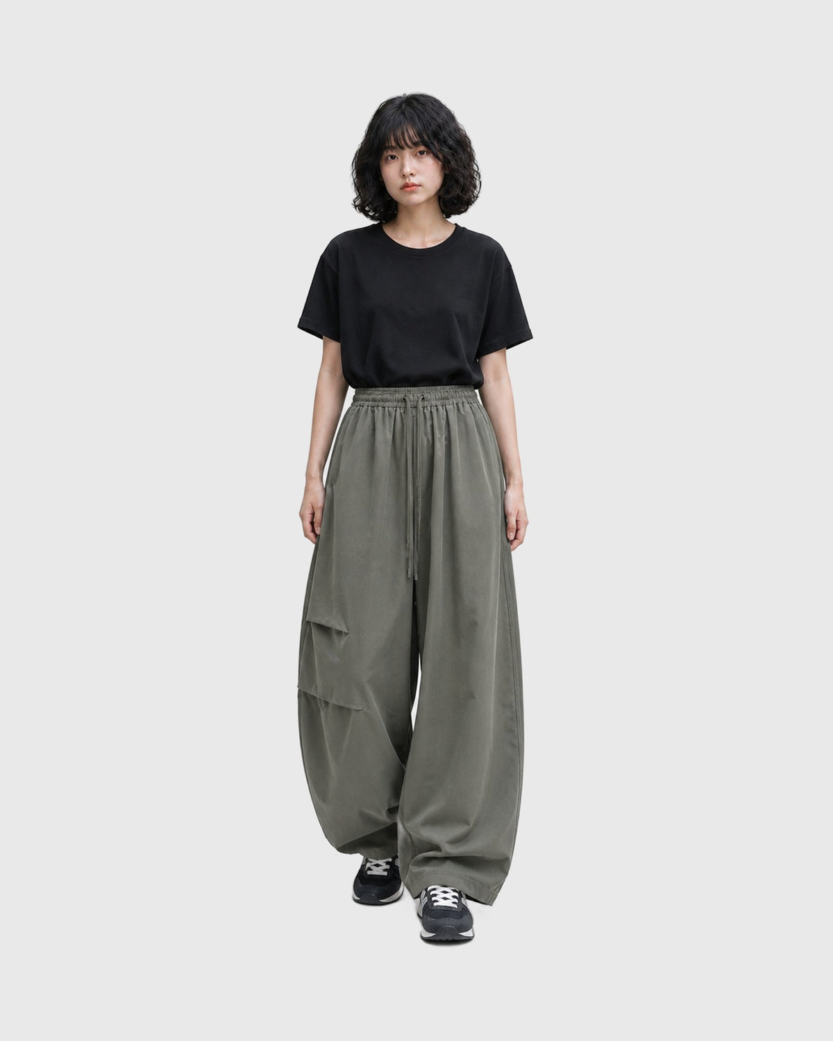 OURES アメカジ ワイドカーゴパンツ メンズ カーキ モデル着用