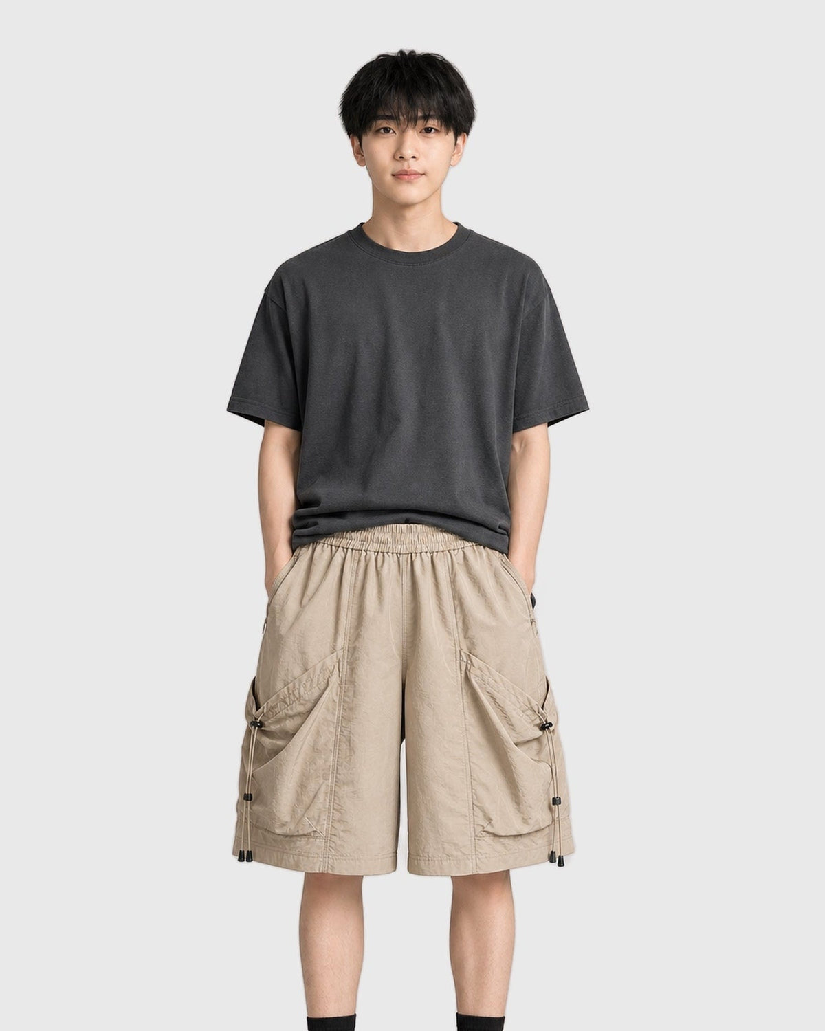 OURES ドローコード ワイドカーゴショートパンツ ユニセックス ベージュ モデル着用 正面