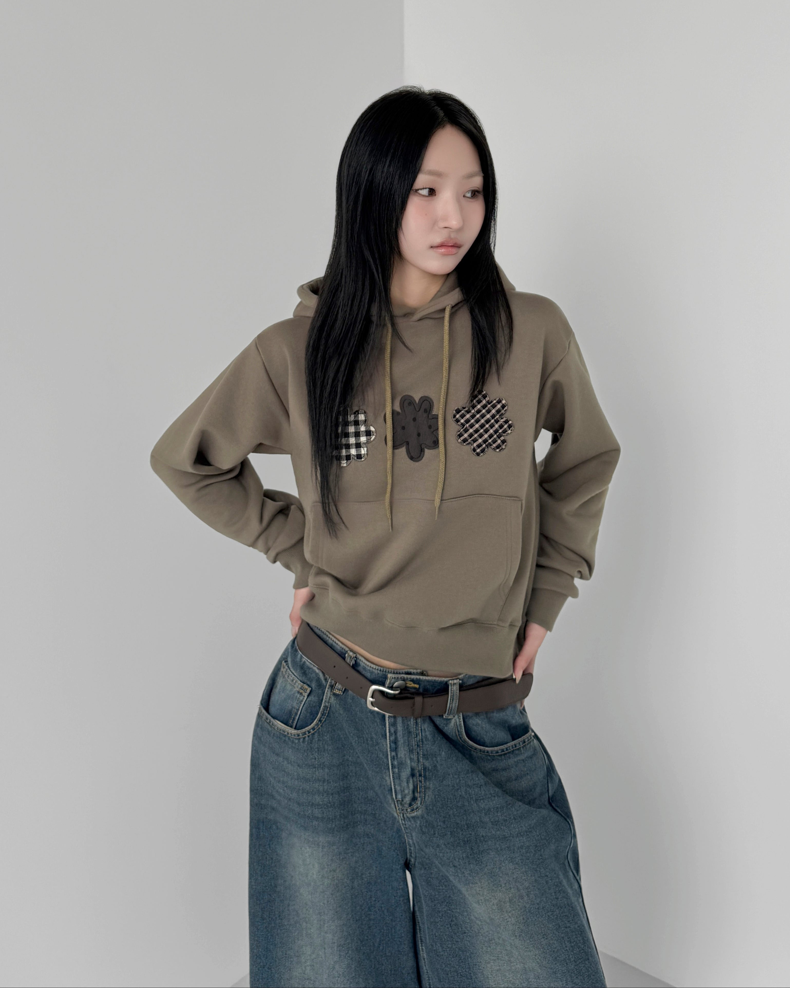 レディース スリーフラワー クロップフーディ