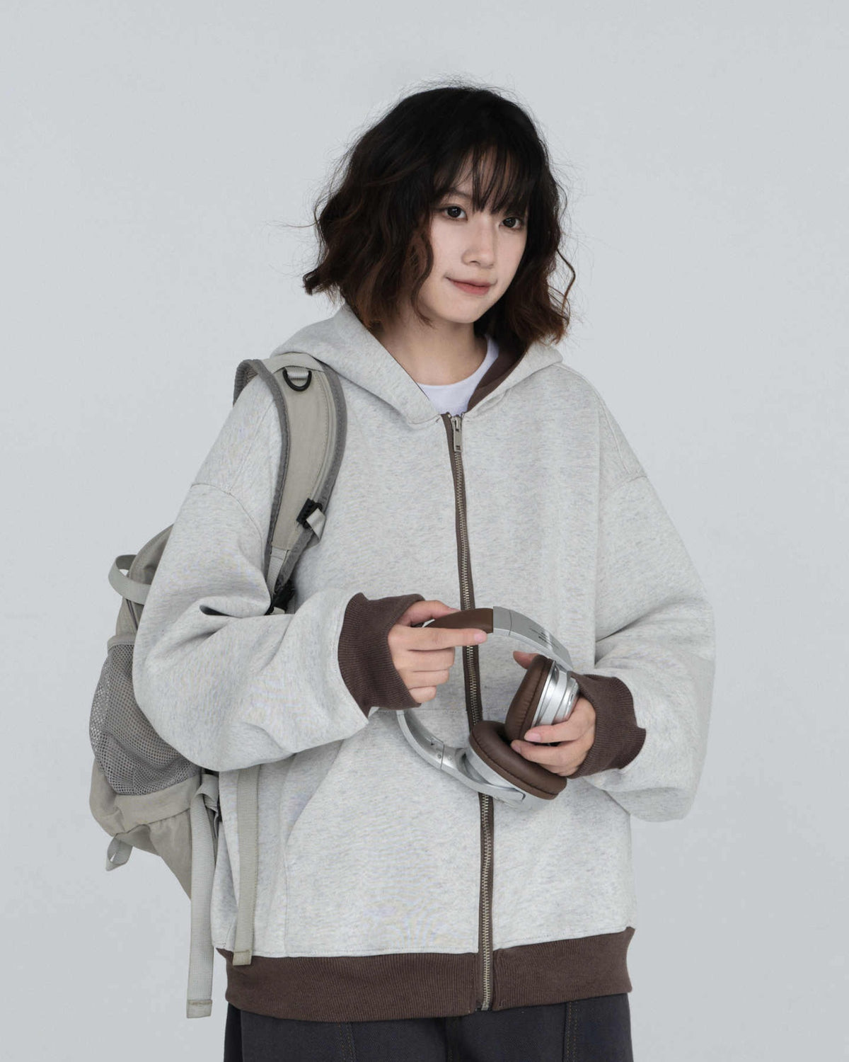フード付き ジップアップ オーバーサイズ スウェット グレー 着用画像5