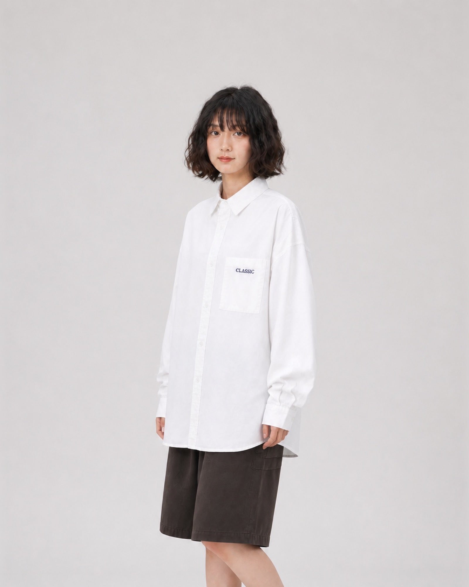 OU-RES モデル着用 | S1003 | ホワイト | 左斜め | トップ構図