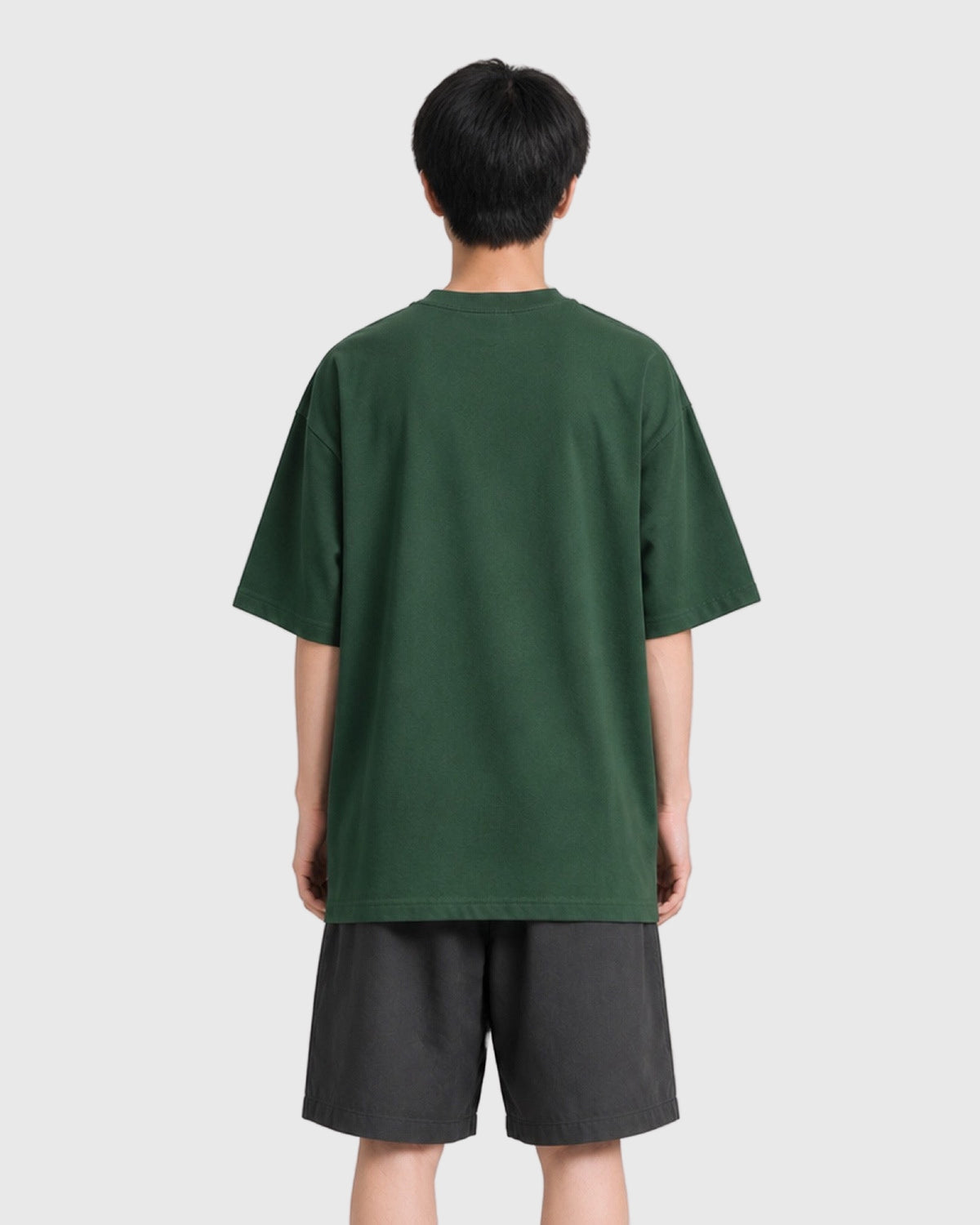 OURES レトロキャンプ グラフィック オーバーサイズTシャツ ユニセックス グリーン モデル着用 背面