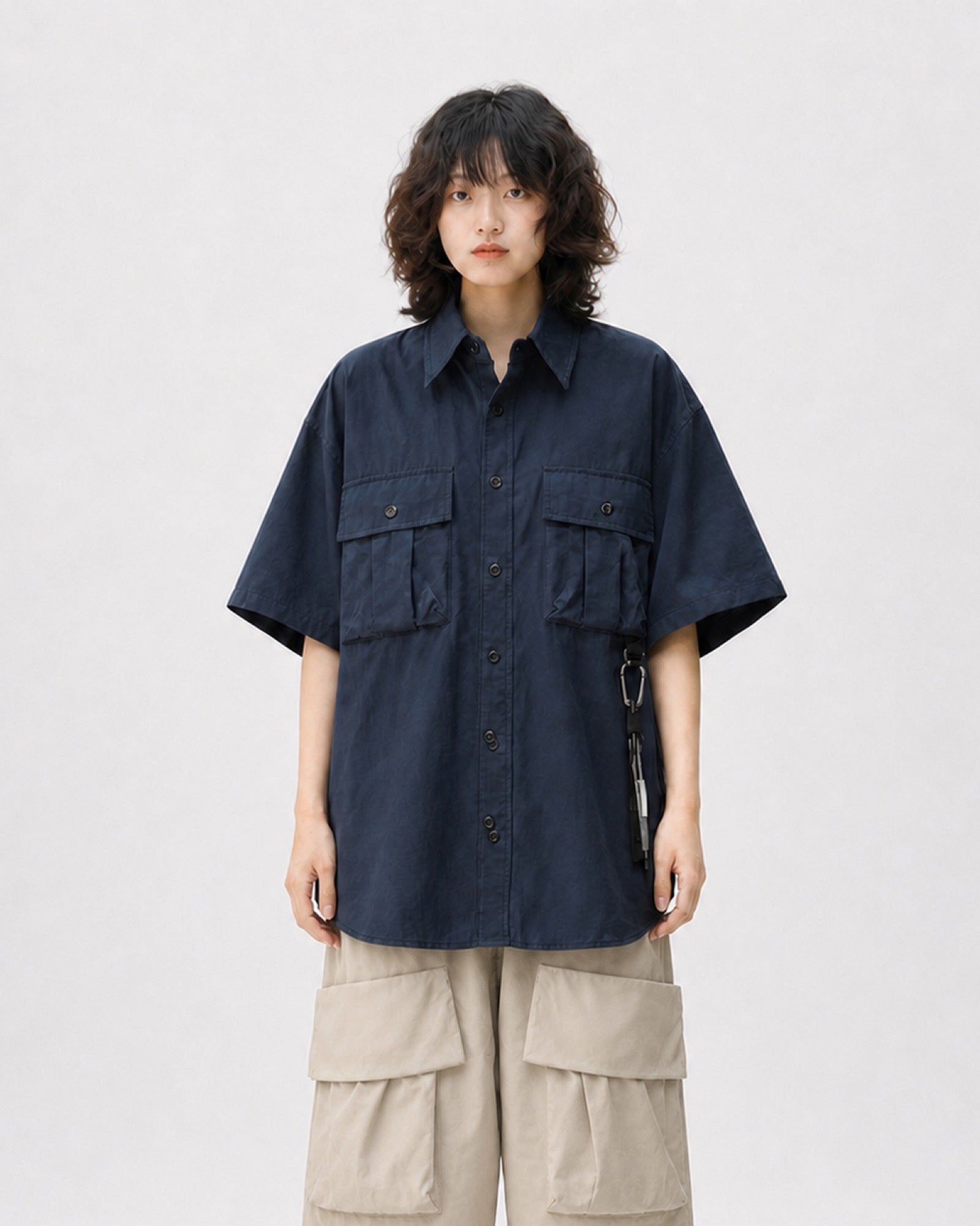 OU-RES モデル着用 | S1007 | ネイビー | 正面 | トップ構図