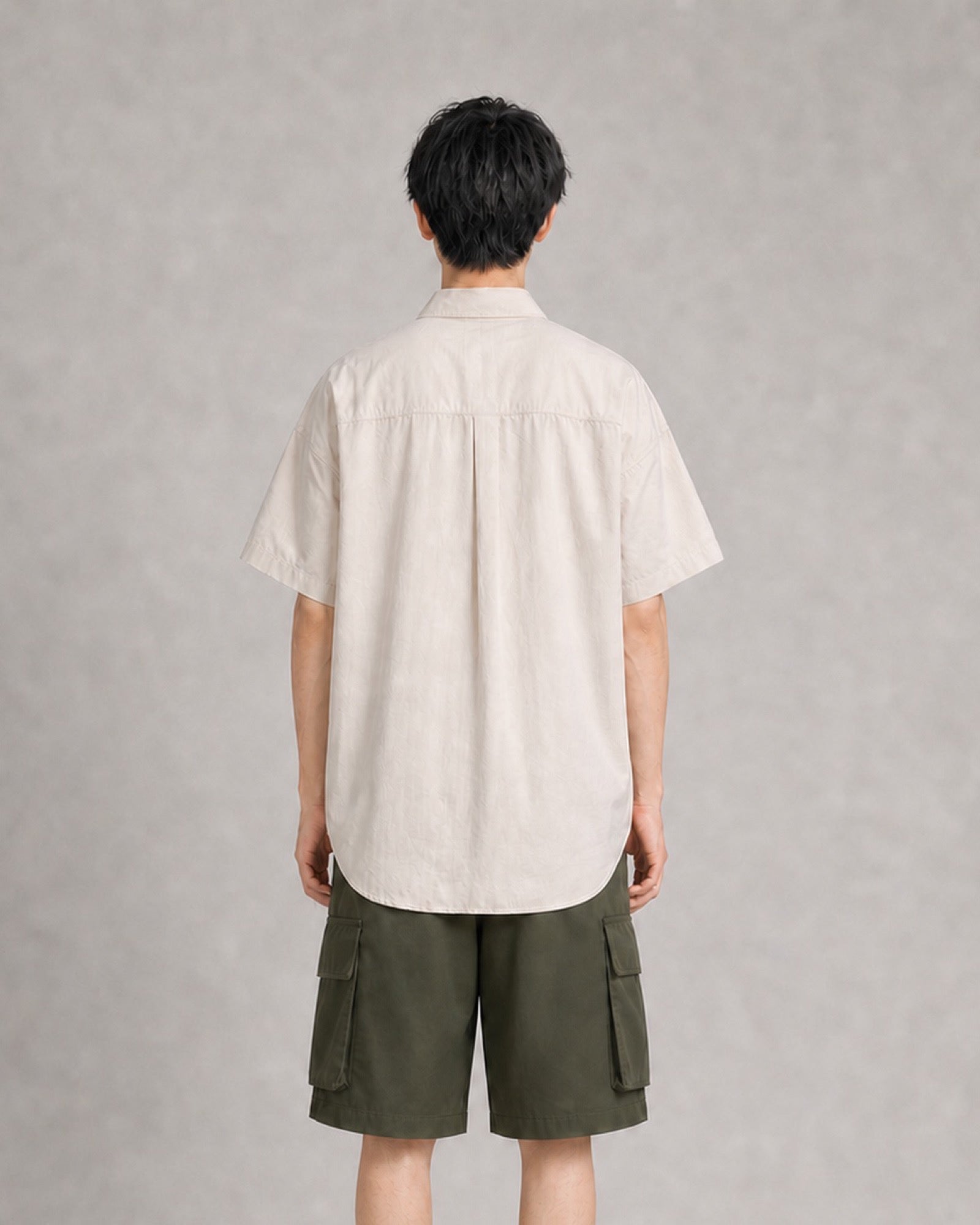 OU-RES モデル着用 | S1007 | ベージュ | 背面 | トップ構図