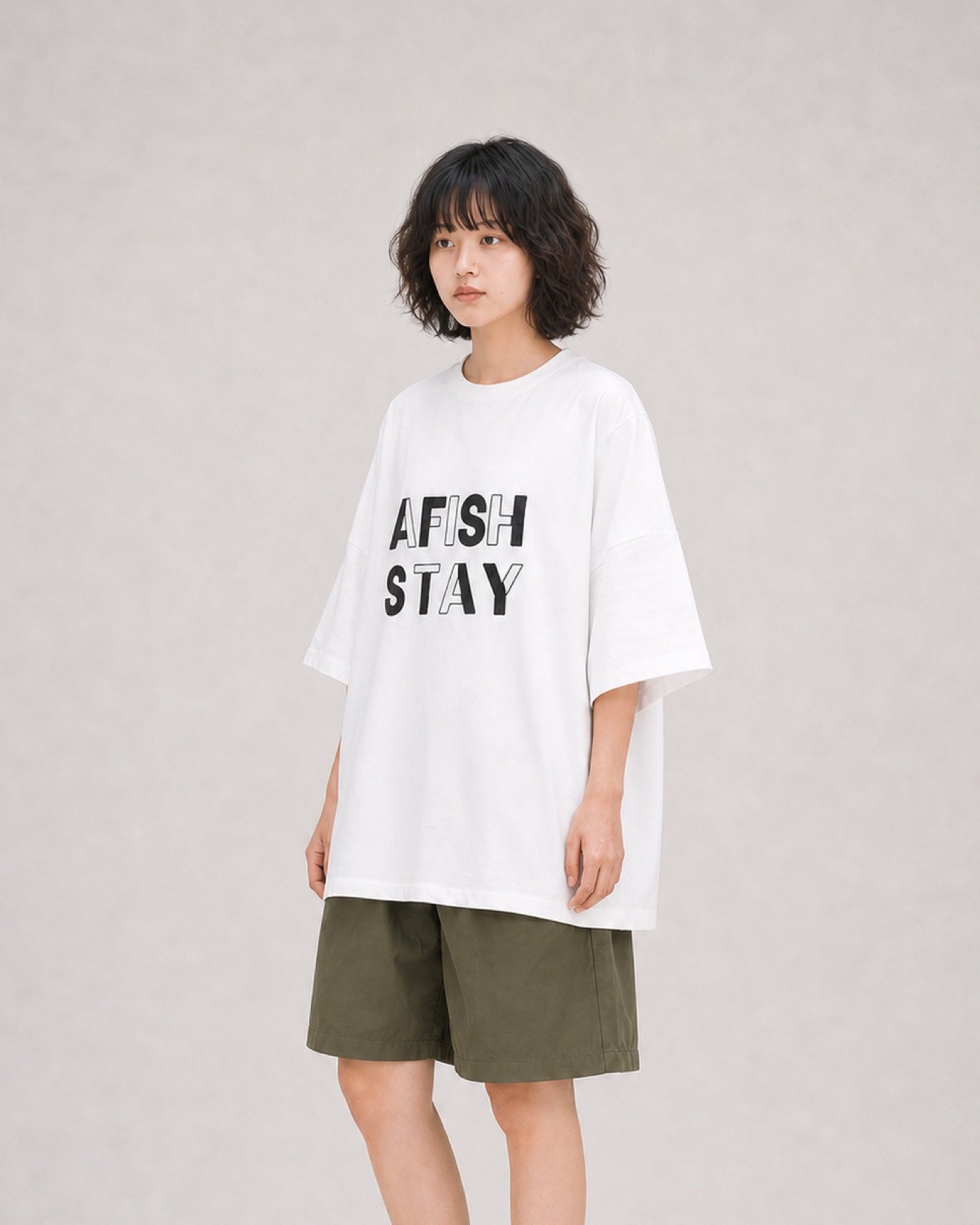 OU-RES モデル着用 | S1009 | ホワイト | 左斜め | トップ構図