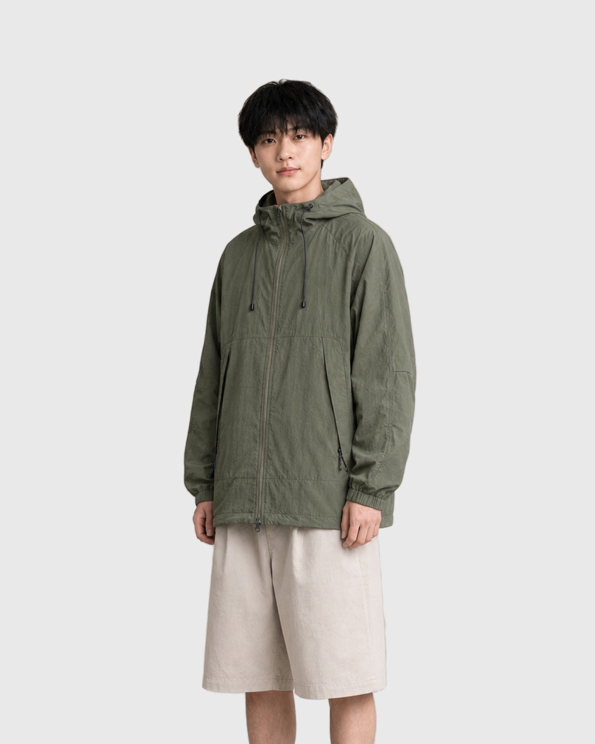 OURES フーデッド UVカット ジャケット ユニセックス ダークグリーン モデル着用 右斜め