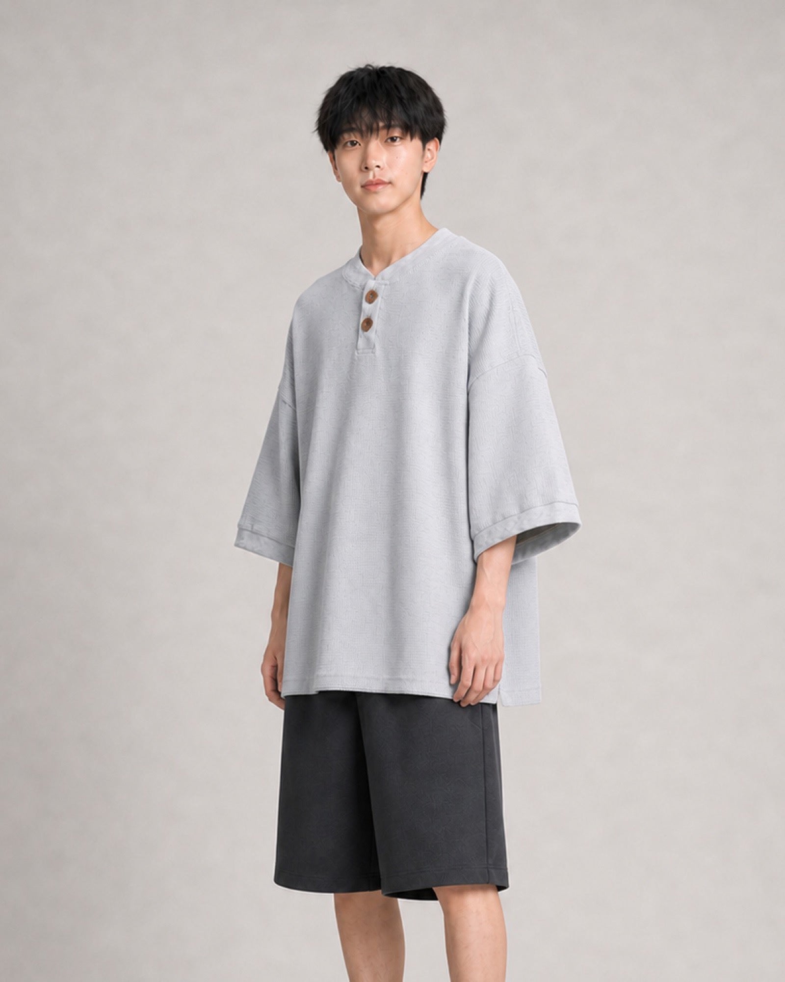 OU-RES モデル着用 | S1018 | グレー | 右斜め | トップ構図
