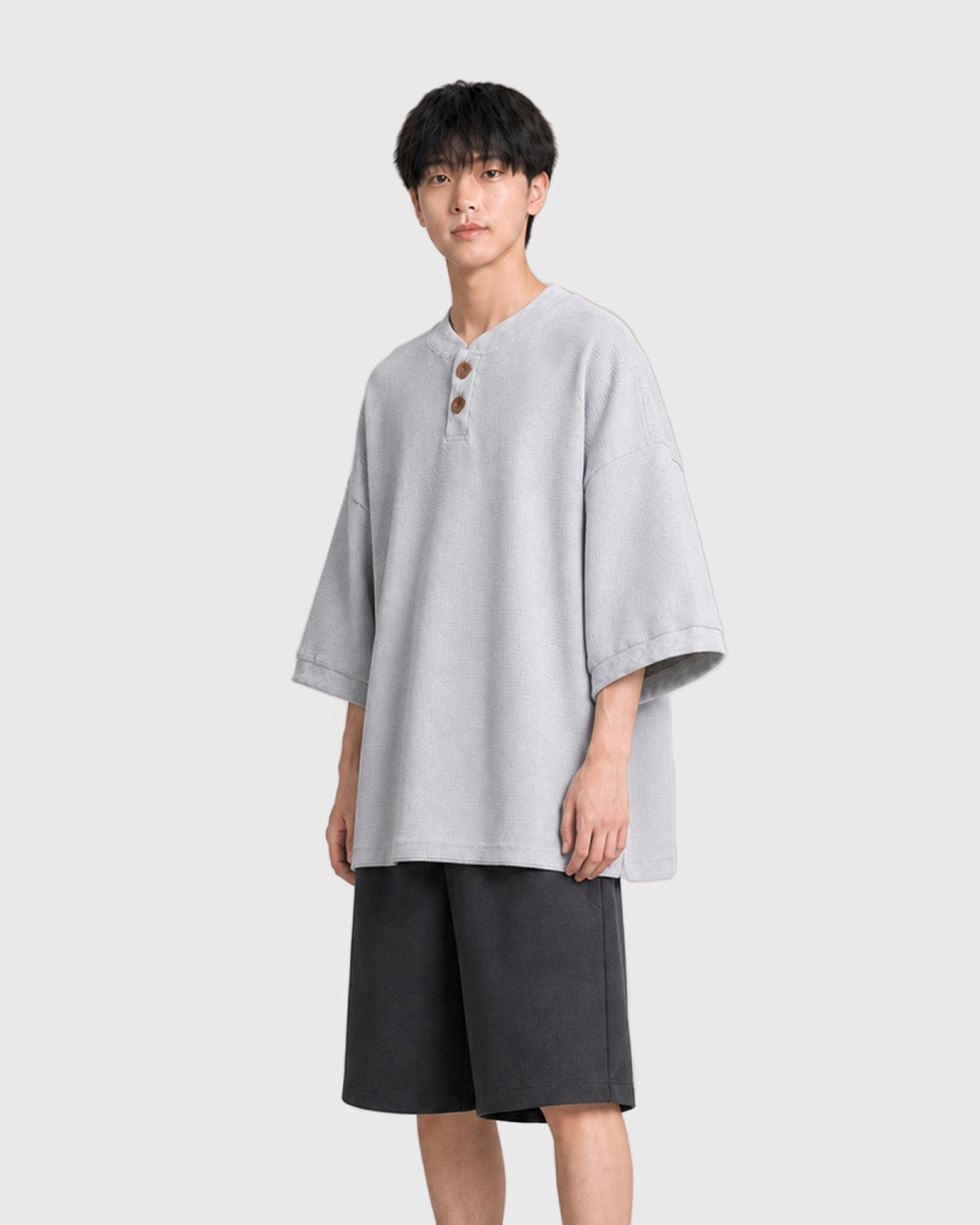 OURES ワッフル ヘンリーネック オーバーサイズTシャツ ユニセックス グレー モデル着用 右斜め