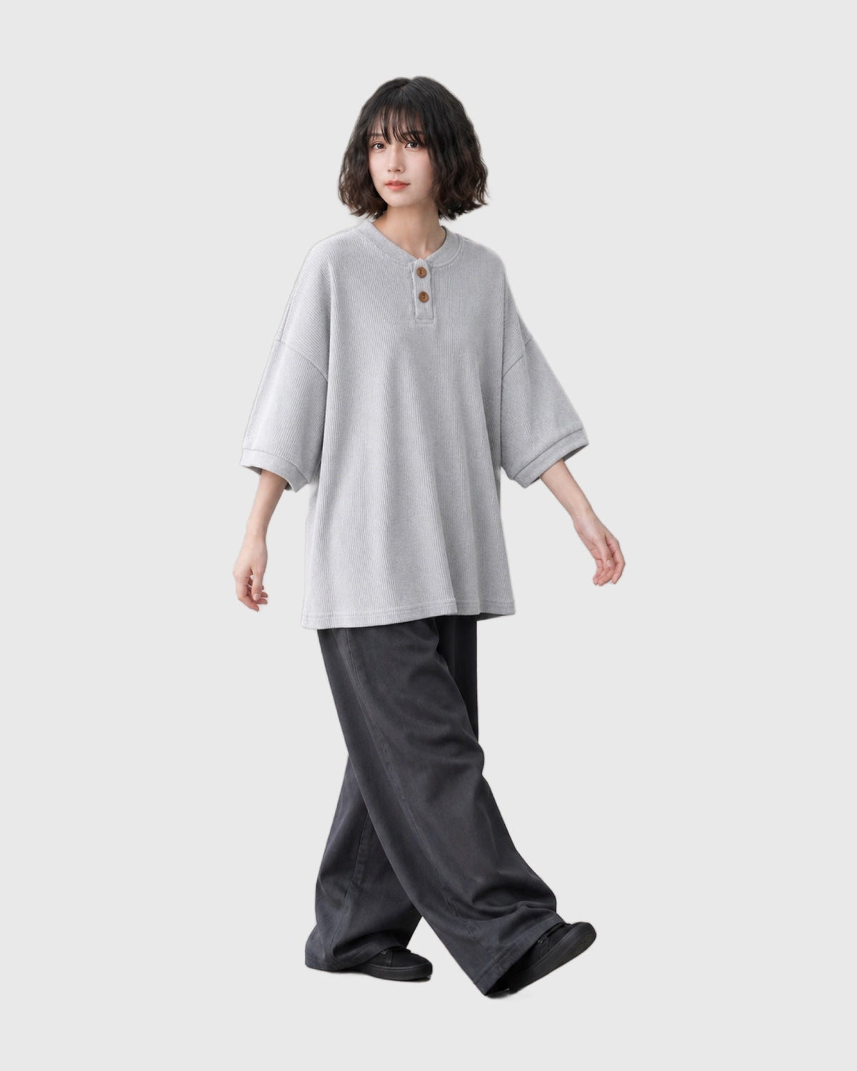OURES ワッフル ヘンリーネック オーバーサイズTシャツ ユニセックス グレー モデル着用