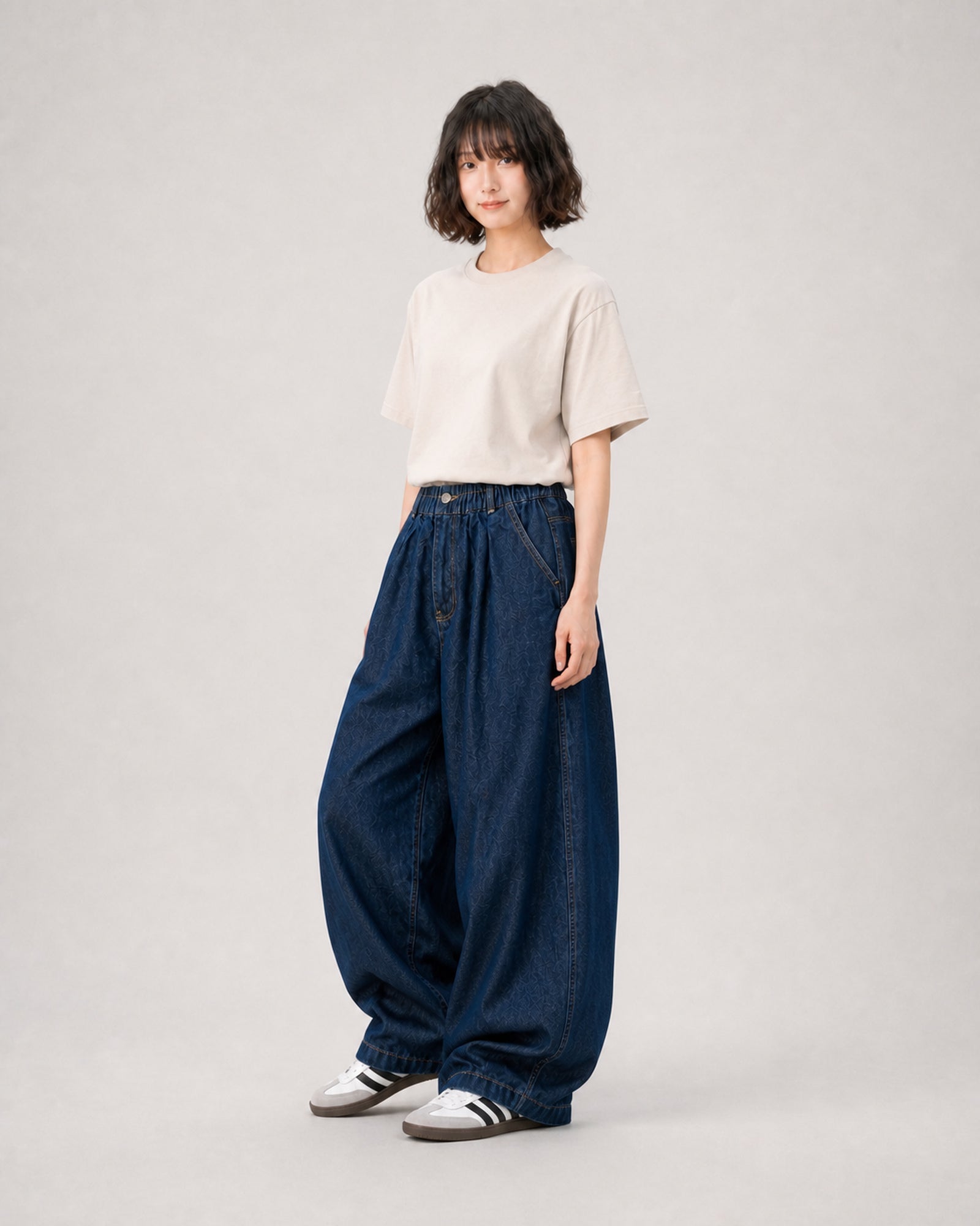 OU-RES モデル着用 | S1019 | ネイビー | 左斜め | 全身構図