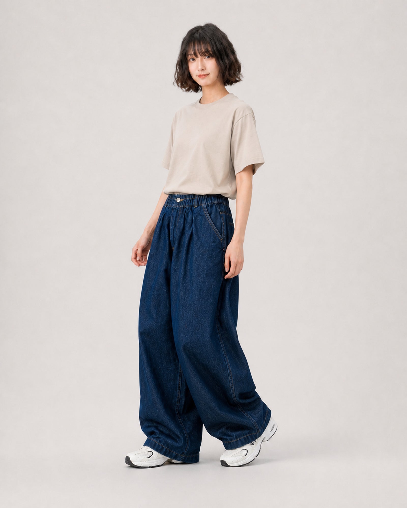 OU-RES モデル着用 | S1019 | ネイビー | 右斜め | 全身構図