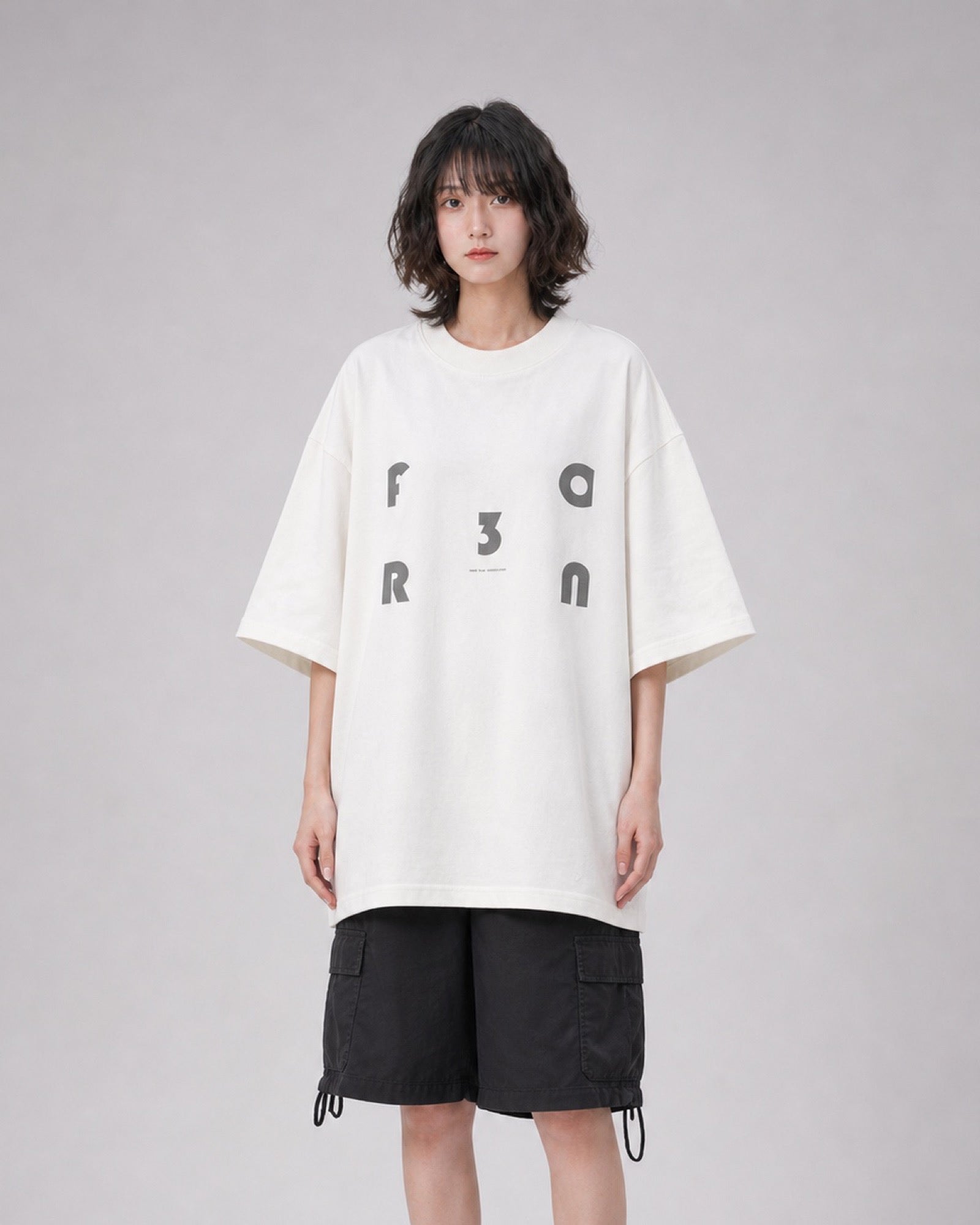 OU-RES モデル着用 | S1024 | オフホワイト | 正面 | トップ構図