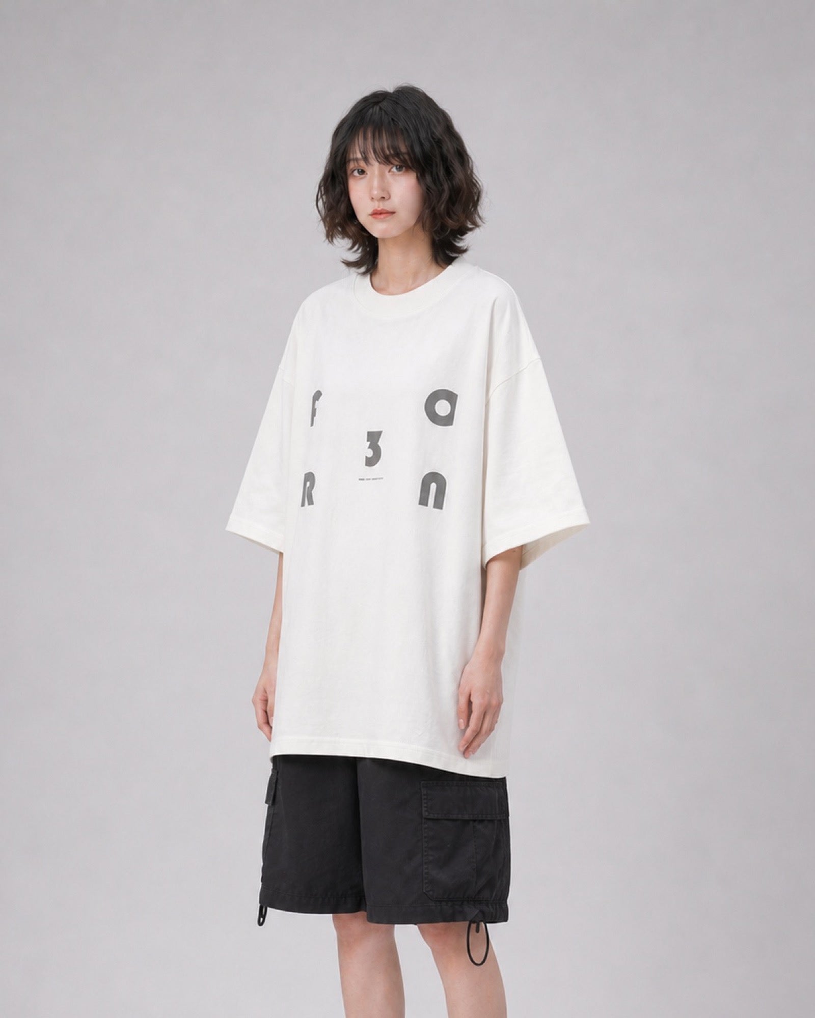 OU-RES モデル着用 | S1024 | オフホワイト | 左斜め | トップ構図