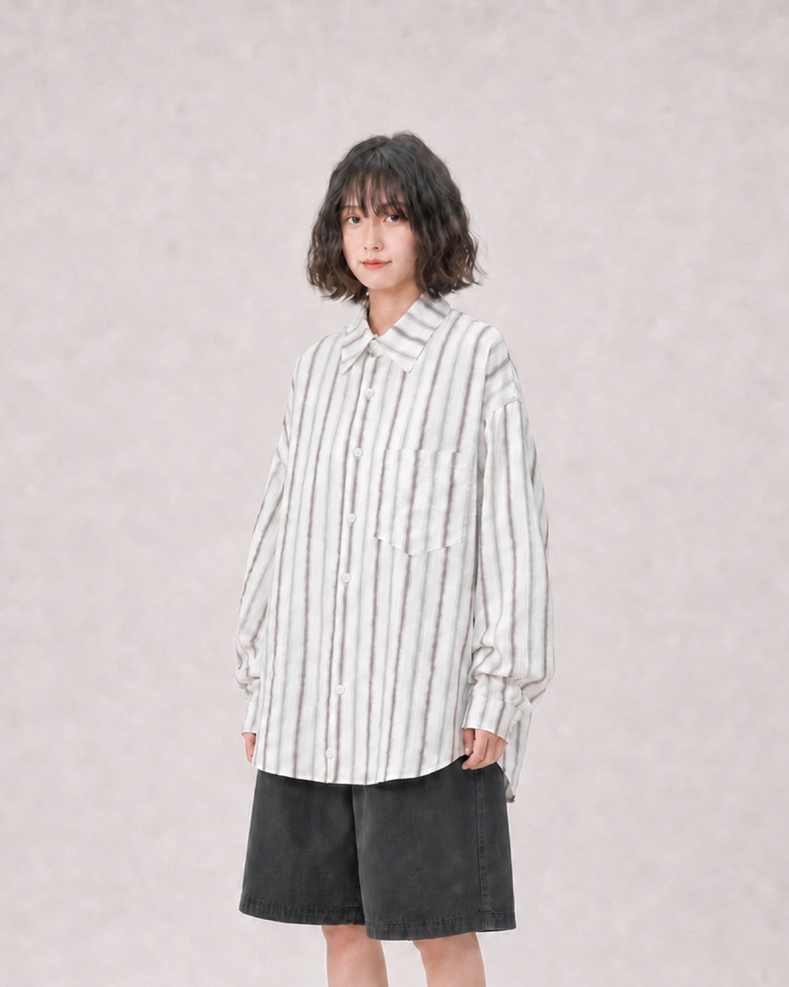 OU-RES モデル着用 | S1026 | ホワイト | 右斜め | トップ構図
